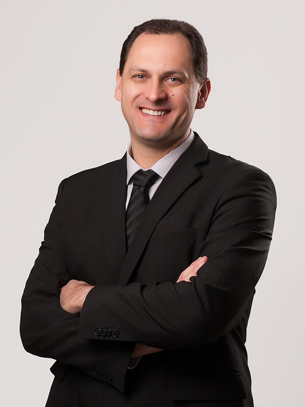 Dr. Moisés Scherer CRO 15017